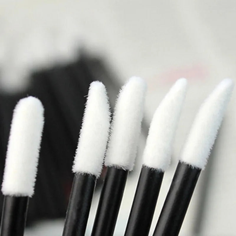 Makeup Artist's Essential: Disposable Lip & Eyelash Brushes for Precision Makeup